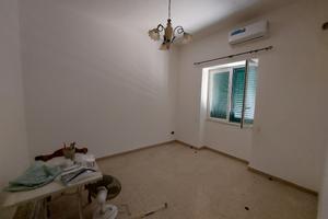 Stanza uso ufficio in zona ospedale