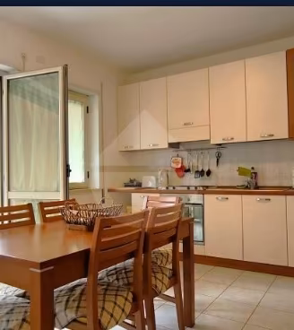 Cucina + camera da letto + salotto + cameretta.