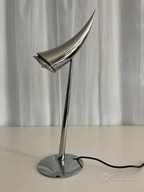 Lampada  ARA di Philippe Starck per FLOS  1988