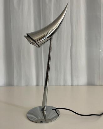 Lampada  ARA di Philippe Starck per FLOS  1988