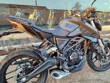Voge Brivido 125 R Total Black 2026 - pronta-promo