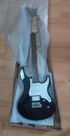 Chitarra elettrica Yamaha Pacifica PAC112V nera