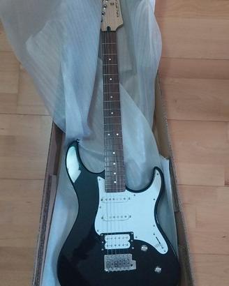 Chitarra elettrica Yamaha Pacifica PAC112V nera