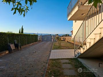 Appartamento con 3 camere e giardino