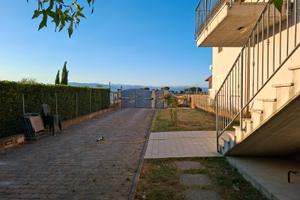 Appartamento con 3 camere e giardino