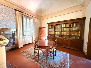 Casa indipendente di 210 m² con più di 5 locali a 