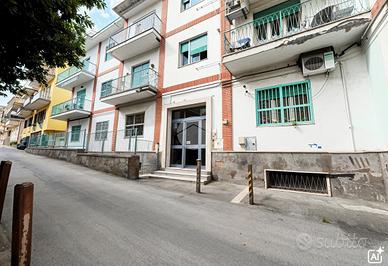 4 LOCALI A POZZUOLI