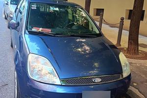 Ford Fiesta 1.6TDCi(2005)-ideale per neopatentati
