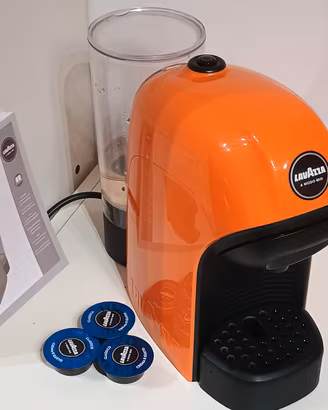 Macchina per caffè in capsule LAVAZZA 