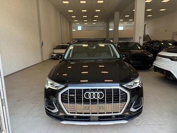 AUDI Q3 40 TDI quattro S tronic Business Advance