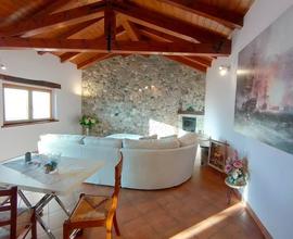 Casa ristrutturata su due livelli con ampio scoper