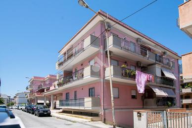 3 LOCALI A VENETICO