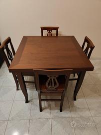 tavolo in legno con 4 sedie 