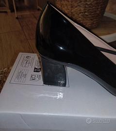 Décolleté tacco largo nere lucide nuove