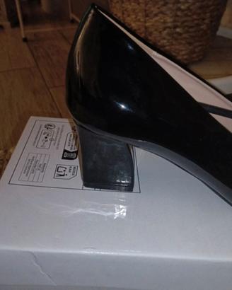 Décolleté tacco largo nere lucide nuove