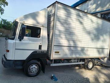 Furgone Nissan Eco T 100 con sponda idraulica