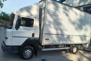 Furgone Nissan Eco T 100 con sponda idraulica