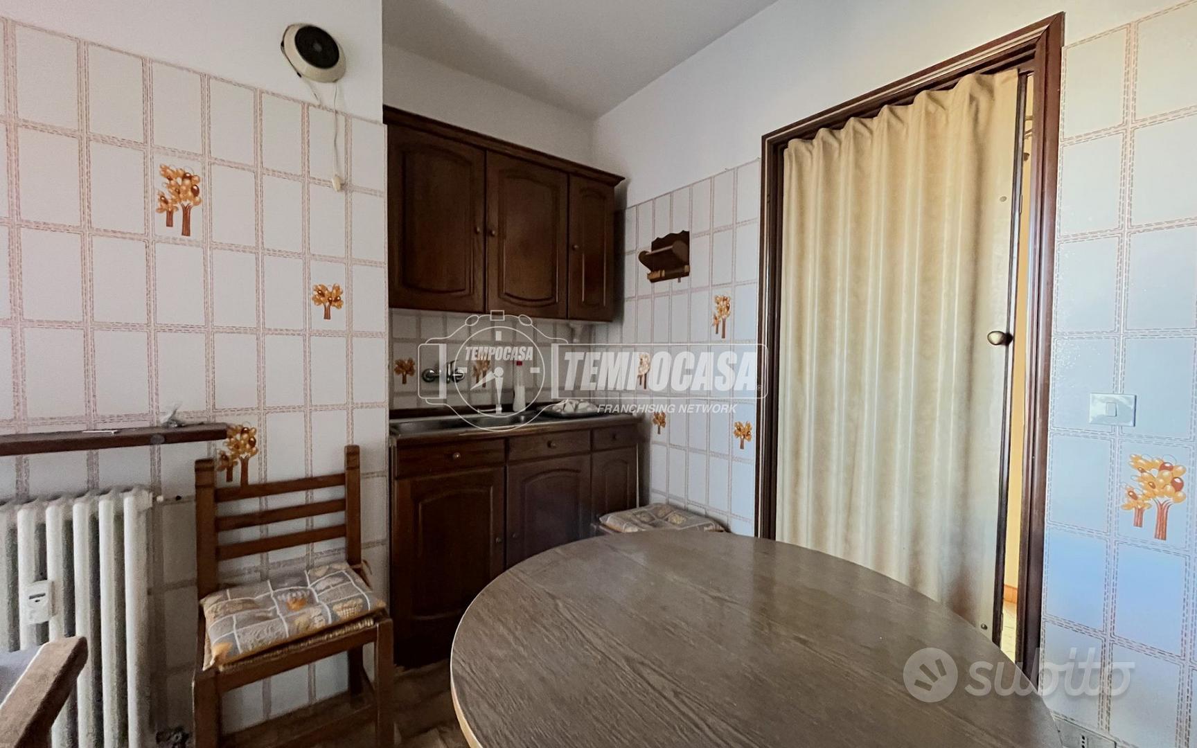 5 LOCALI CON VISTA E BOX AUTO A COSSATO! - Vista 5