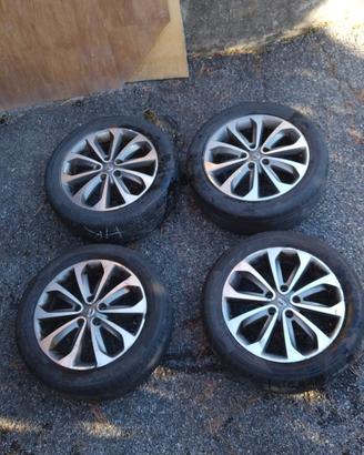 4 cerchi + gomme per Nissan