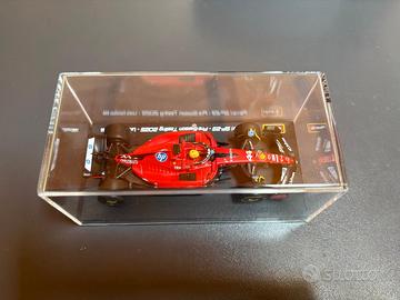 Ferrari SF23 1 :43 Burago Hamilton 2025