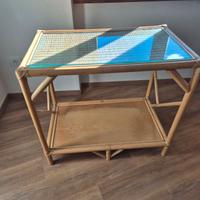 Tavolino alto in vimini con vetro