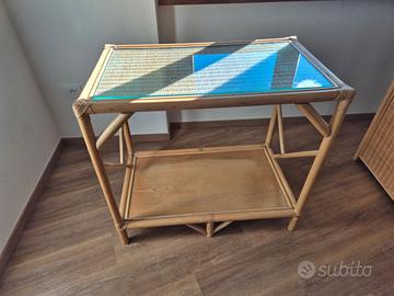 Tavolino alto in vimini con vetro