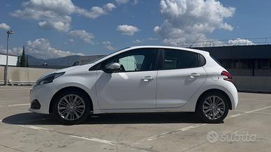 Peugeot 208 1.2 neopatentati anno 2017