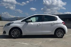 Peugeot 208 1.2 neopatentati anno 2017