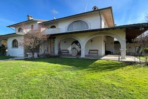 VILLA SINGOLA A TRAVAGLIATO