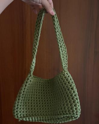 Borsa verde salvia fatta a mano all’uncinetto