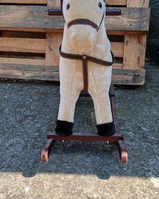 Cavallo a dondolo