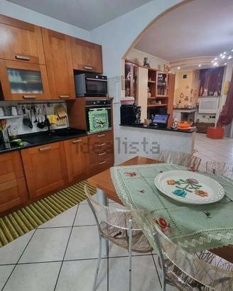 Cucina componibile e marmo nero con elettr.