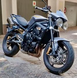 TRIUMPH STREET TRIPLE 675R - perfetta