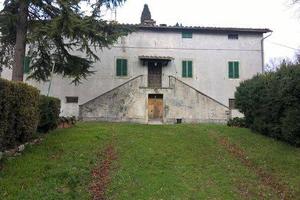Rustico / Casale di 460 m² con più di 5 locali e b
