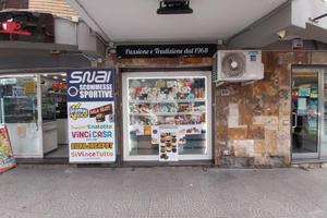 NEGOZIO A NAPOLI
