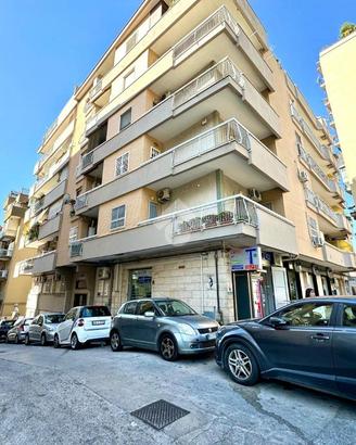 2 LOCALI A NAPOLI