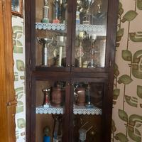 Angoliera a vetrina in legno