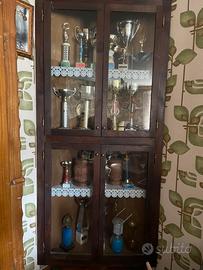 Angoliera a vetrina in legno