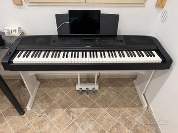 Pianoforte digitale tasti pesanti Yamaha DGX 670