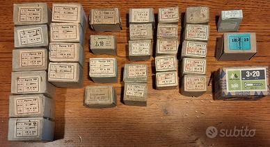 Varie scatole di viti per restauro