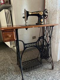 Macchina da cucire antica Singer