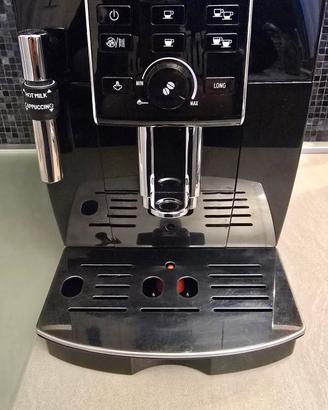 Macchina caffè superautomatica DeLonghi 