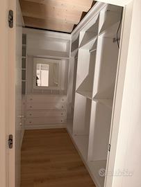 Cabina armadio in legno laccata bianca