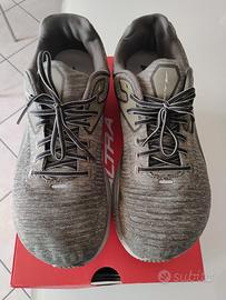scarpa sportiva marca Altra misura 45