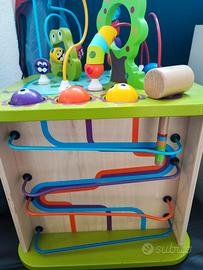 cubo di attività per bimbi