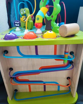 cubo di attività per bimbi