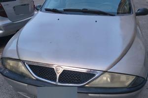 Lancia y