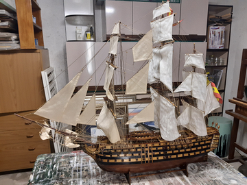 Vascello Santissima Trinidad modello completo