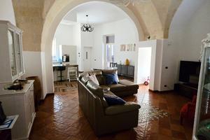 Stabile indipendente completamente ristrutturato