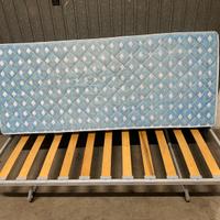 Rete singola con materasso. Zona Rustica